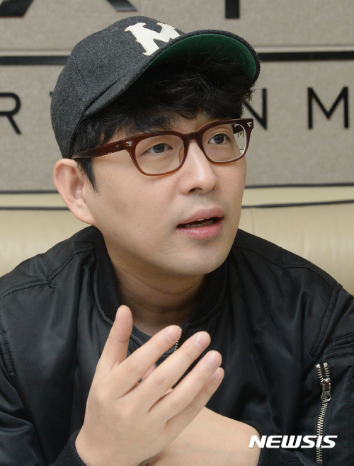【서울=뉴시스】권현구 기자 = 작곡가 안영민이 2일 오후 서울 강남구 넥스타 엔터테인먼트에서 뉴시스와 인터뷰를 하고 있다. 2017.02.06&nbsp;&nbsp; stoweon@newsis.com