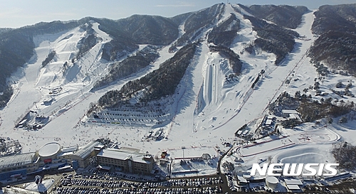 【서울=뉴시스】'2018 평창동계올림픽' 주 무대인 강원 평창군 휘닉스 스노우파크 전경. (사진=휘닉스 평창 제공)