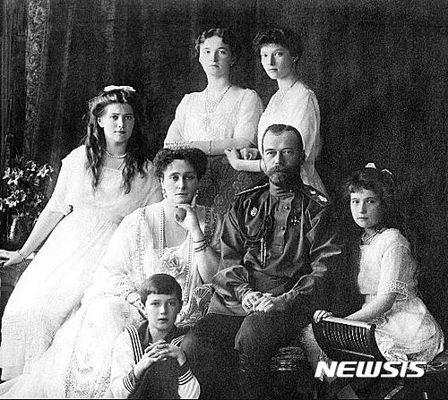 【서울=뉴시스】러시아 로마노프 왕조의 마지막 황제 니콜라이 2세와 가족. <사진출처: 위키피디아> 2017.02.07