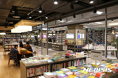 남은 추석 연휴, 읽을 만한 책들...대형서점 MD 추천 