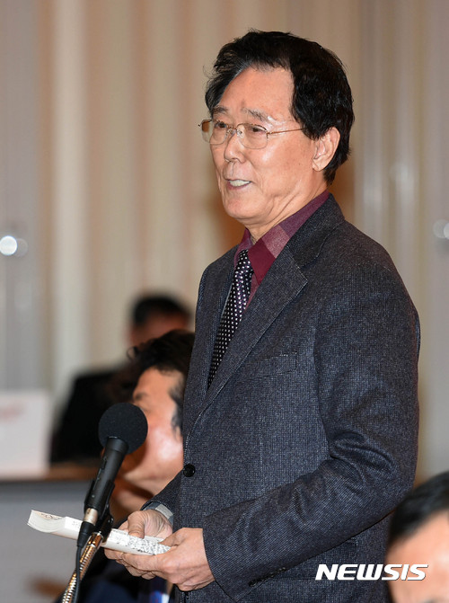 [군포=뉴시스]이정선 기자 = 경기도 시장·군수협의회 제11차 정기회의가 열린 지난 2017년 2월21일 오전 경기 군포문화예술회관에서 김윤주 군포시장이 인사말을 하고 있다. 2017.02.21. ppljs@newsis.com