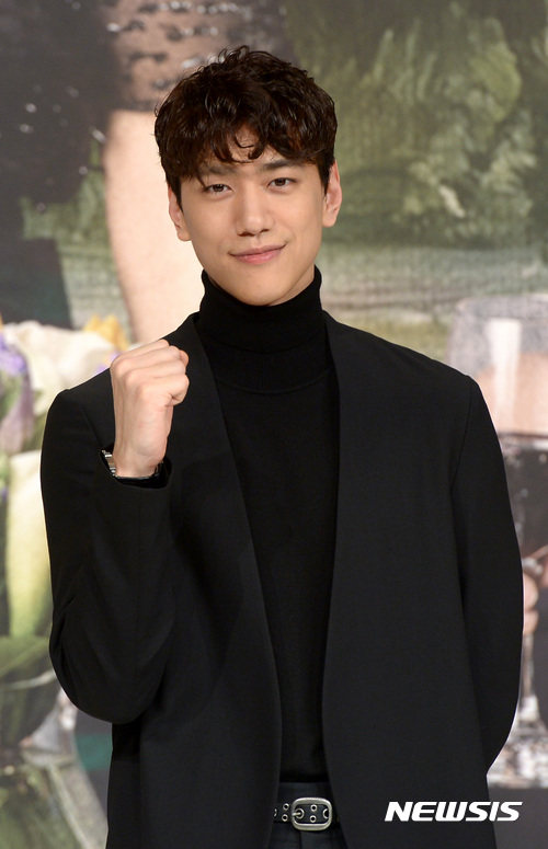 【서울=뉴시스】이영환 기자 = 배우 성준이 23일 오후 서울 영등포구 타임스퀘어 아모리스홀에서 열린 KBS 2TV 월화미니시리즈 완벽한 아내 제작발표회에 참석해 포즈를 취하고 있다. 2017.02.23. 20hwan@newsis.com