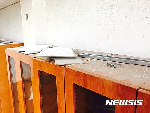 【수원=뉴시스】이승호 기자 = 석면 제거 공사 중인 수원의 한 초등학교. <이 사진은 2017년 2월 24일자 사진 자료임>&nbsp; photo@newsis.com 