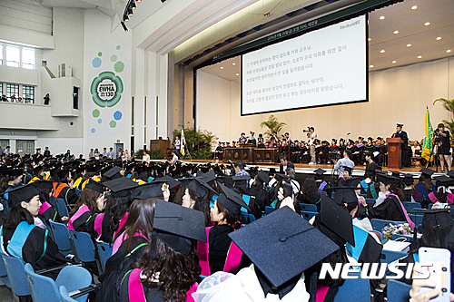 【서울=뉴시스】김현섭 기자 = 이화여대 전기 학위수여식이 오는 27일 열린다. 사진은 지난해 8월 열린 후기 학위수여식 모습2017.2.24 (사진제공=이화여대) afero@newsis.com&nbsp;&nbsp;&nbsp;&nbsp; 