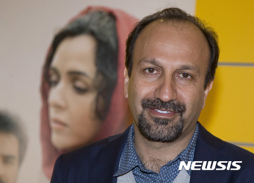 【파리=AP/뉴시스】도널드 트럼프 미국 대통령의 무슬림 7개국가 출신 입국금지에 항의해서 2017년 아카데미 시상식에 불참을 선언한 이란 감독 아슈가르 파라디가 지난 해 10월 자신의 영화