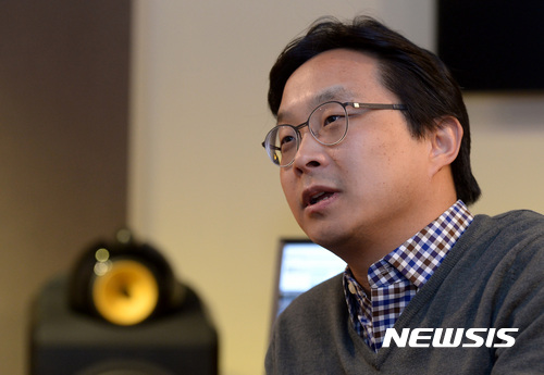 【서울=뉴시스】이영환 기자 = 소리 장인 '톤마이스터' 최진이 22일 오후 서울 서초구 자신의 스튜디오에서 뉴시스와 인터뷰를 하고 있다. 2017.02.26. 20hwan@newsis.com