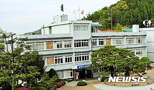 【장수=뉴시스】윤난슬 기자 = 장수군은 장수식품클러스터육성사업 중 '식품기업유치 지원사업'에 참여할 업체를 오는 15일까지 추가로 접수 받는다고 5일 밝혔다. 사진은 장수군청 전경. 2017.09.05.(사진=장수군 제공) photo@newsis.com