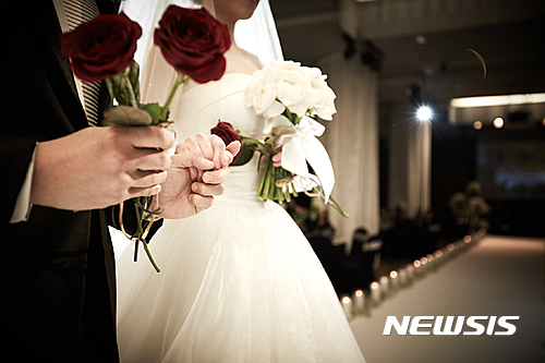 미혼남녀 72% “결혼, 하고싶다"