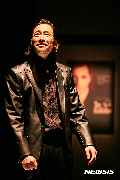 【서울=뉴시스】류승범, 연극 '남자충동'의 '장정'. 2017.03.01.(사진 = 프로스랩 제공)&nbsp;&nbsp; photo@newsis.com