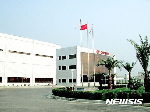 【서울=뉴시스】중국내 제과 시장 2위 기업 오리온이 '사드보복' 불똥에 초 긴장 상태다. 사진은 오리온의 상해공장 전경.