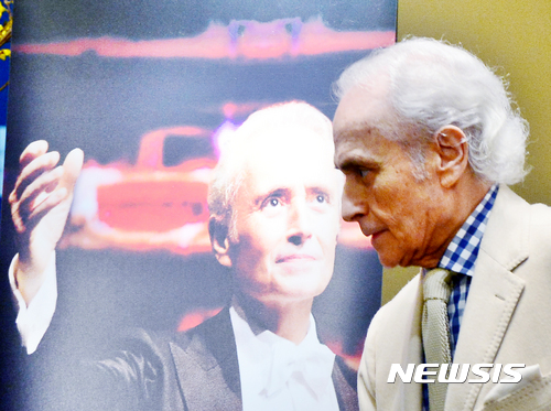 【서울=뉴시스】박주성 기자 = 루치아노 파바로티, 플라시도 도밍고와 함께 '세계 3대 테너'로 불리는 호세 카레라스가 2일 오후 서울 광화문 포시즌스 호텔 서울에서 열린 마지막 월드투어 기자간담회에 참석하고 있다. 2017.03.02.&nbsp;&nbsp; park7691@newsis.com