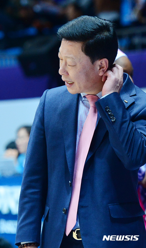 여자농구 KDB생명 김영주 감독 사퇴, 성적부진 책임