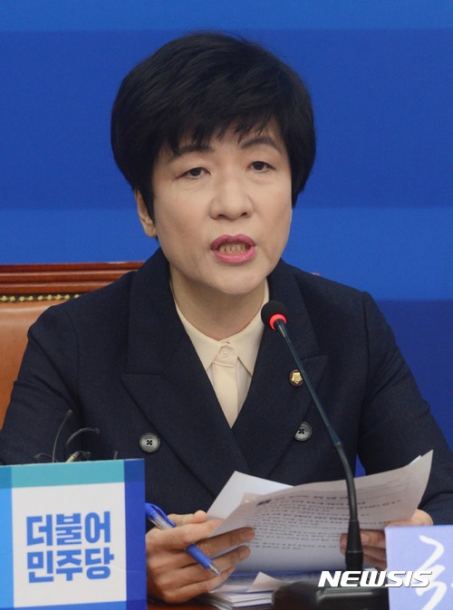 【서울=뉴시스】홍효식 기자 = 3일 오전 서울 여의도 국회에서 열린 더불어민주당 최고위원회의에서 김영주 최고위원이 모두발언을 하고 있다. 2017.03.03.&nbsp; yesphoto@newsis.com