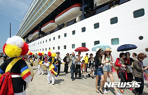 제주에 온 크루즈 관광객들 <뉴시스 DB>