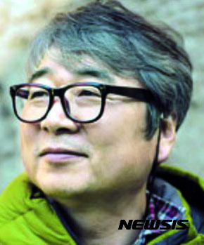 【광주=뉴시스】신대희 기자 = 전남대학교병원은 3일부터 9일까지 대구지역 사진작가 유병완(54·사진)씨가 광주 서구 유스퀘어문화관 금호갤러리에서 백혈병·소아암 환아 돕기 사진전을 갖는다고 밝혔다. 파킨슨병을 앓고 있는 유 작가는 이번 전시회 수익금 전액을 전남대 병원에 기부키로 했다. 2017.03.03. (사진 = 전남대병원 제공)&nbsp;&nbsp; photo@newsis.com