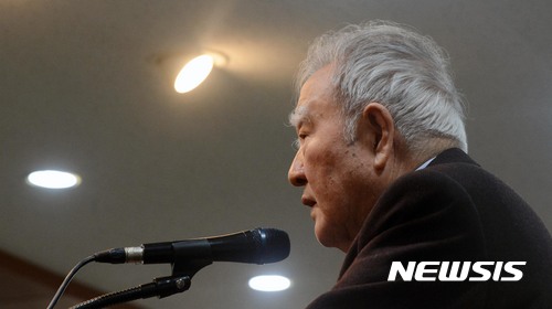 [서울=뉴시스]홍효식 기자 = 조순 전 서울시장이 지난 2017년 3월3일 오후 서울 여의도 중소기업중앙회에서 열린 동반성장국가혁신포럼 창립대회에서 축사를 하고 있다. 2017.03.03. yesphoto@newsis.com