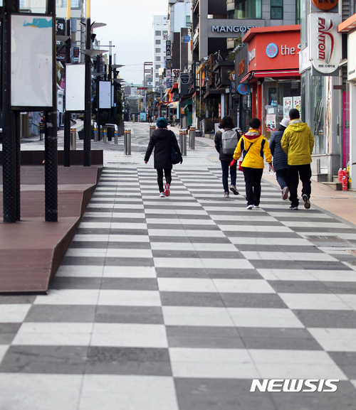 【제주=뉴시스】우장호 기자 = 6일 오전 제주시 연동의  ‘제주 속 작은 중국’으로 불리며 언제나 중국인이 가득했던 바오젠 거리에 내국인 관광객만 텅빈 거리를 걷고 있다. 2017.03.06.    woo1223@newsis.com