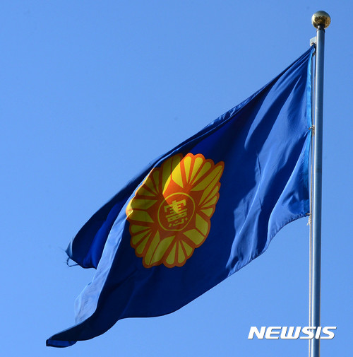 헌재 "징계절차 중단 통보 조항 없는 옛 지방공무원법 합헌"