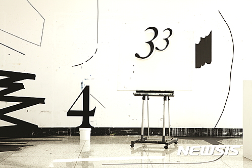 【서울=뉴시스】유현미, Drawing for 433, 190x126cm, inkjet-print, 2017