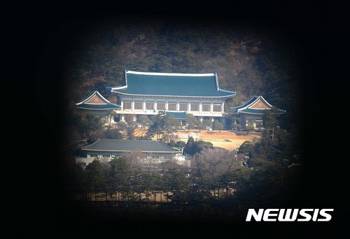 【서울=뉴시스】고승민 기자 = 헌법재판소의 박근혜 대통령 탄핵심판 선고를 1시간 20분 앞둔 10일 오전 9시40분께 서울 청와대에 적막이 흐르고 있다. 2017.03.10.&nbsp; kkssmm99@newsis.com