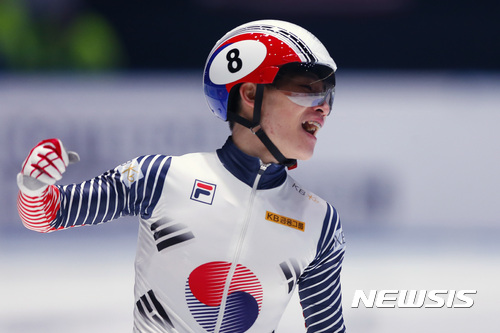 Korea's Yi Ra Seo celebrates after winning the men's 1,000 meter final of the ISU World Short Track Speed Skating Championships at Ahoy stadium in Rotterdam, Netherlands, Sunday, March 12, 2017. (AP Photo/Peter Dejong)