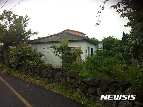 지난 2014년 10월 낙찰된 제주 제주시 애월읍 곽지리의 한 주택. 당시 이 매물은 무려 131명이 몰리면서 감정가의 340%에 달하는 가격에 팔렸다. (자료제공 = 지지옥션)