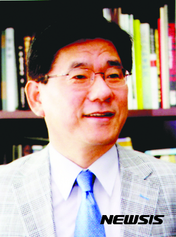 【전주=뉴시스】신동석 기자 = 14일 전북대학교는 하우봉 교수(사학과)가 한국실학학회 제9대 회장으로 취임했다고 밝혔다. 사진은 하우봉 교수. 2017.03.14 (사진= 전북대학교 제공)&nbsp; sds4968@newsis.com 