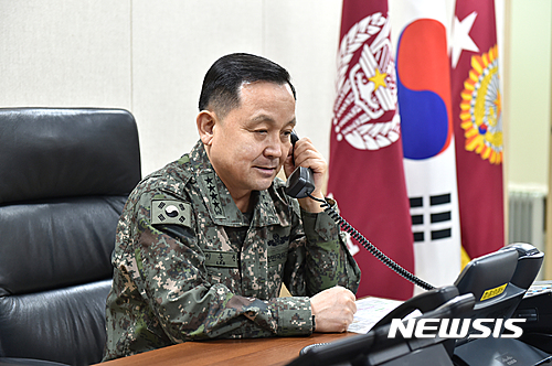 【서울=뉴시스】이순진 합참의장은 15일 오전 6시(한국시각)에 조지프 던포드 미 합참의장과 전화통화를 했다고 합참이 밝혔다. 2017.03.15. (사진=합참 제공) photo@newsis.com