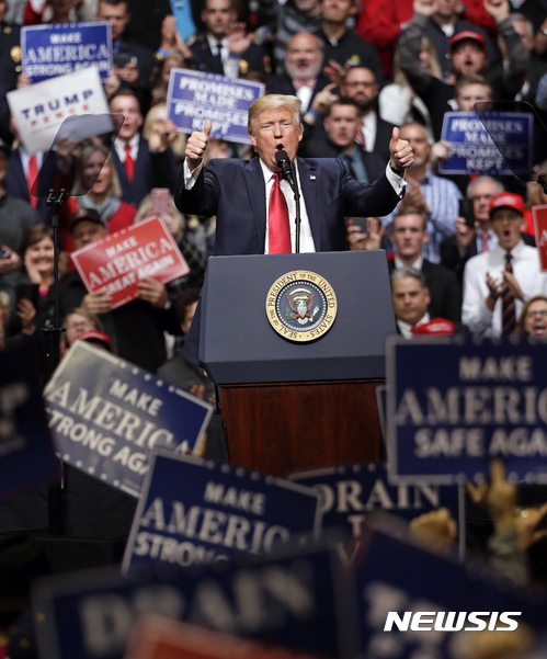 【내슈빌=AP/뉴시스】도널드 트럼프 대통령이 15일(현지시간) 테네시주 내슈빌에서 연설하고 있다. 2017.03.16&nbsp; 