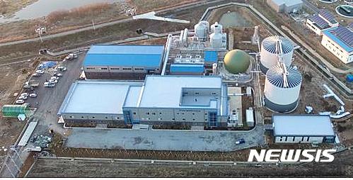 【부산=뉴시스】제갈수만 기자 =한국환경공단 부산·울산·경남본부(동남권)는 경북 영천시·경산시 유기성폐기물 광역에너지화시설에 대해 준공검사를 완료했다고 16일 밝혔다. 이 시설은 영천시와 한국환경공단이 위·수탁협약을 체결 후 2014년 12월부터 총사업비 382억원을 투입해 건설됐다. 2017.03.16. (사진= 한국환경공단 제공)&nbsp; photo@newsis.com 