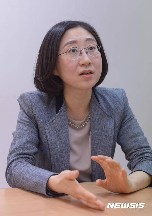 【서울=뉴시스】조수정 기자 = 셰어하우스 전문 포털 컴앤스테이 김문영 대표가 16일 서울 성북구 사무실에서 뉴시스와 인터뷰 하고 있다. 2017.03.16.&nbsp;&nbsp; chocrystal@newsis.com