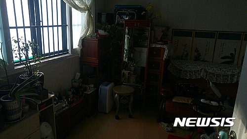 【서울=뉴시스】자연채광장치 설치 전 반지하방.&nbsp; (사진 = 강동구 제공)&nbsp; photo@newsis.cok