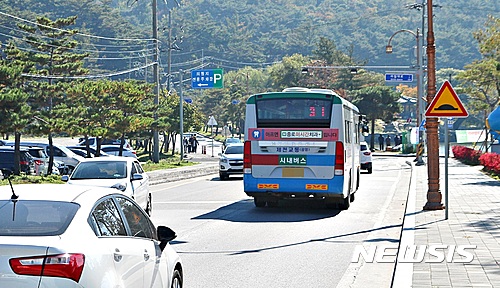 【청주=뉴시스】천영준 기자 = 충북 청주시는 21일 시내버스 노선 개편을 올 하반기에 시행하기 위해 지역 내 운수업체와 협의 중이라고 밝혔다. 현재 노선 개편 작업은 마무리 단계다. 2017.3.21. (사진=뉴시스 DB)   photo@newsis.com