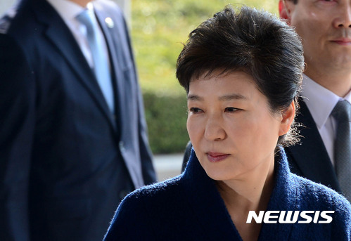 【서울=뉴시스】사진공동취재단 = 박근혜 전 대통령이 지난 2017년 3월21일 서울 서초구 서울중앙지방검찰청에 피의자 신분으로 출석하고 있다. 2017.03.21.&nbsp; photo@newsis.com