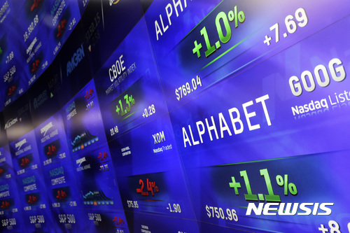 【뉴욕= AP/뉴시스】 = 구글에서 올 1월 1일 출시한 해킹 방지 프로그램들의 가격표.&nbsp;&nbsp; 오하이오주를 비롯한 미국내 각 정부기관의 웹사이트가 6월 25일 IS추종자들의 해킹을 당해&nbsp; 트럼프와 미국에 대한 경고문이 떠올라 경찰 사이버수사팀이&nbsp; 조사에 나섰다.&nbsp;&nbsp;&nbsp; 