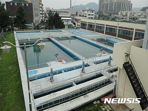 【청주=뉴시스】천영준 기자 = 충북 청주시는 29일 영운정수장에 실내수영장, 야외수영장, 다목적 체육관 등을 조성할 계획이라고 밝혔다. 사진은 상당구 지북동에 통합 정수장 건립으로 용도 폐기된 영운정수장. 2017.3.29. (사진=뉴시스 DB)&nbsp;&nbsp; photo@newsis.com