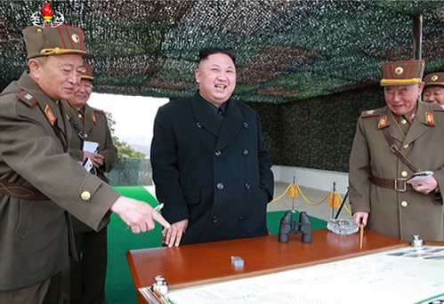 【서울=뉴시스】북한 조선중앙TV는 김정은 국무위원회 위원장이 조선인민군 탱크병 경기대회를 참관했다고 1일 보도했다. 2017.04.01.(출처=조선중앙TV캡쳐)&nbsp; photo@newsis.com