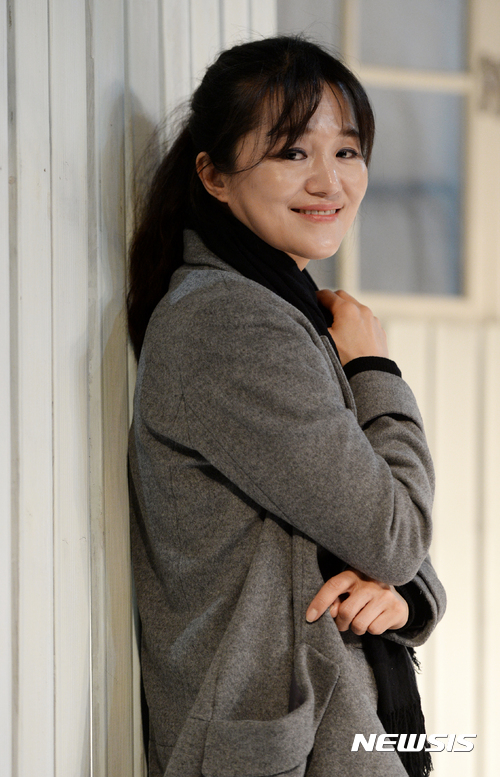 【서울=뉴시스】고범준 기자 = 김소희 연희단거리패 대표가 31일 오후 서울 종로구 혜화동 게릴라극장에서 뉴시스와 인터뷰를 하고 있다. 2017.04.02.&nbsp;&nbsp; bjko@newsis.com