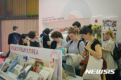 【서울=뉴시스】지난해 볼로냐아동도서전 내경. 2017.04.02(사진=출협 제공) photo@newsis.com