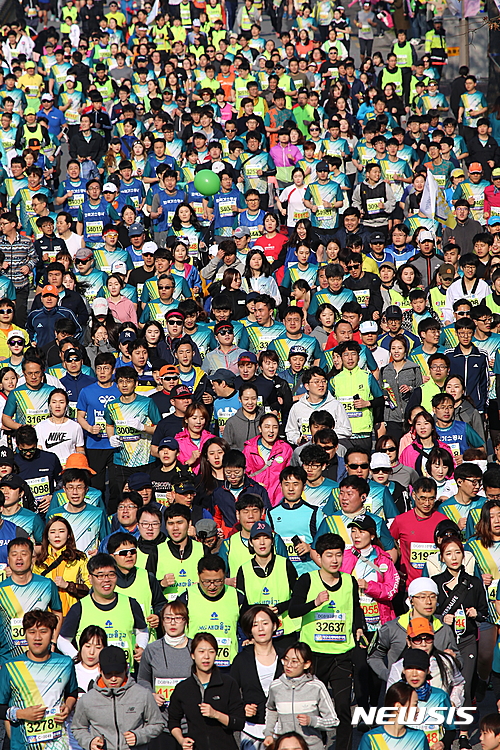 【대구=뉴시스】정창오 기자 = 자료사진. 지난해 4월 2일 열린 '2017 대구국제마라톤대회' 모습이다. 2018.03.27.(사진=대구시 제공) photo@newsis.com
