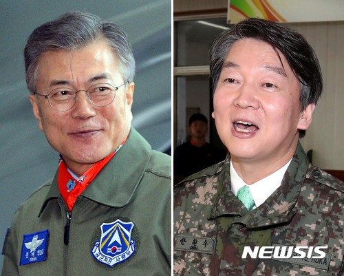 【평택·인천=뉴시스】강종민·배훈식 기자 = 제19대 대통령 선거가 한달 여 앞으로 다가온 7일 더불어민주당 문재인 대선후보와 국민의당 안철수 대선후보 간의 양자 대결구도로 재편되며 의혹 검증과 흠집내기식 네거티브 등 공방전이 불붙고 있는 가운데 문 후보(왼쪽)가 경기 평택 공군작전사령부 방문, 빨간 마후라와 공군점퍼를 입고, 같은 날 안 후보가 인천 육군 제17 보병사단 신병교육대대를 방문해 철모를 쓰고 사격술 예비훈련 체험을 하며 웃고 있다. 2017.04.07.  photo@newsis.com 