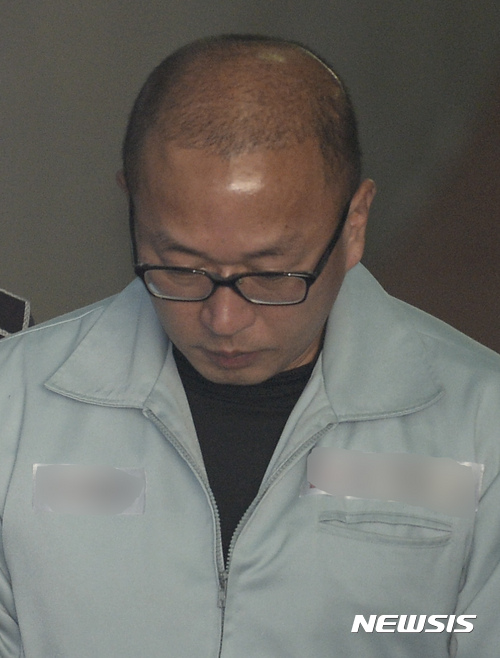 【서울=뉴시스】최진석 기자 = 문화계 황태자 차은택 전 창조경제추진단장이 12일 오전 서초구 서울중앙지방법원에서 열린 결심공판에 출석하고 있다. 2017.04.12. myjs@newsis.com