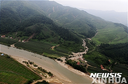 중북국경 압록강 주변. 압록강에 임시 교량을 설치하고 제재 대상 물품을 북한에 반입하는 등 밀수가 활발하다. 2025.12.19.