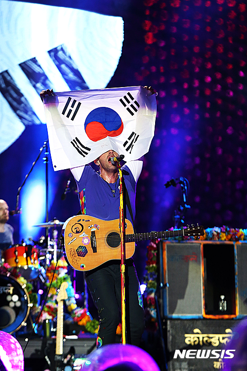 【서울=뉴시스】콜드플레이 잠실종합운동장 올림픽주경기장 첫 내한공연 현장. 2017.04.15 (사진= 현대카드 제공) photo@newsis.com