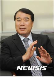 【광주=뉴시스】배상현 기자 = 광남일보는 17일 새 대표이사에 전용준 회장(64)을 선임했다고 밝혔다. 2017.04.17 (사진= 광남일보 제공)&nbsp; praxis@newsis.com