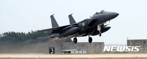 【군산=뉴시스】고범준 기자 = F-15K 전투기. 2017.04.20. bjko@newsis.com