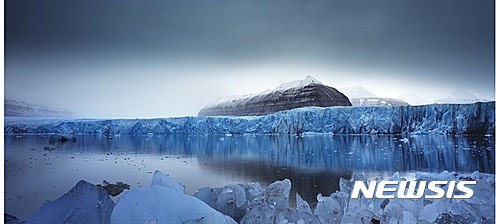 【서울=뉴시스】한성필, Weight of Time 10, Chromogenic Print, 2016, 300x150cm