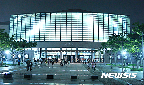 【전주=뉴시스】윤난슬 기자 = 한국소리문화의전당은 '2018 예술교육 프로그램' 공모사업에 지원해 총 5개의 사업이 선정, 국비 2억2000여만원을 확보했다고 2일 밝혔다. 사진은 한국소리문화의전당 모악당 모습. 2018.04.02.(사진=한국소리문화전당 제공) photo@newsis.com