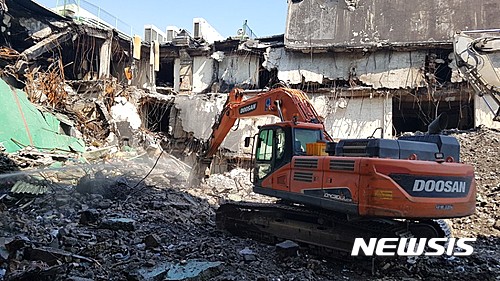 [대구=뉴시스] 대형화재가 난 대구 중구 서문시장 4지구 철거 작업 사진. (사진=뉴시스DB) 2025.10.23. photo@newsis.com