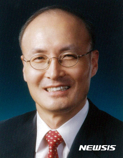 【서울=뉴시스】김두식 성신여대 총장 직무대행. (사진=성신여대 제공) 2017.04.25.&nbsp; photo@newsis.com